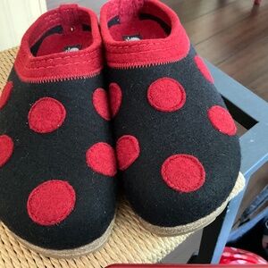 Size 40 Black/red dots haflinger clog